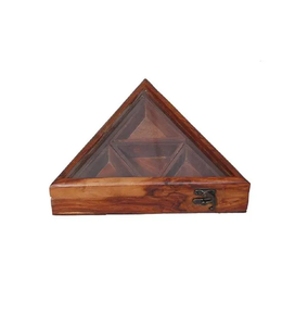 Caja de especias triangular de madera de diseño popular con 4 compartimentos y tapa, caja de especias de madera antigua. - Product Image 1
