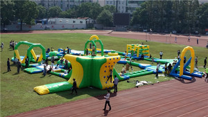 Parque acuático inflable gigante para eventos de deportes acuáticos comerciales al aire libre. - Product Image 1