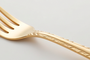 Ensemble de couverts élégants en or, finition miroir, compatibles lave-vaisselle, pour les tables de mariage - Product Image 2