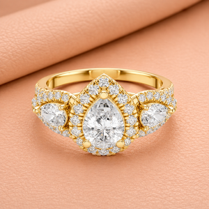 Élégante bague à trois pierres en forme de poire avec halo de diamants de laboratoire pour femme, or jaune, or blanc, or rose, certifiée IGI, pour mariée - Product Image 3