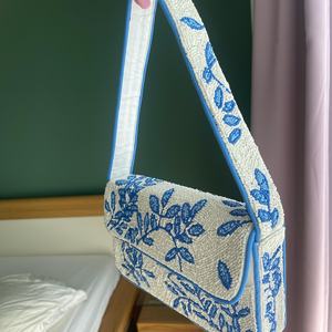 Sac à bandoulière léger en coton brodé de perles fait main pour femme – Sac à main élégant à motif floral/moderne pour mariages - Product Image 1