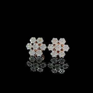 ต่างหูแบบติดหูทรงโคลเวอร์สีโรสโกลด์ 14K ประดับเพชรคลัสเตอร์ ดีไซน์สวยงาม สำหรับผู้หญิง เหมาะเป็นของขวัญสำหรับเธอในงานปาร์ตี้ - Product Image 3