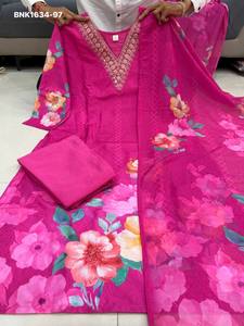 Ensemble Kurti-Pant-Dupatta de haute qualité en soie avec imprimé floral numérique et détails faits main, col en V et coupe droite - Exportateur indien - Product Image 6