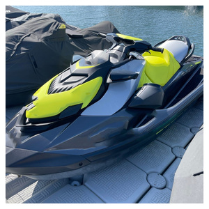 Moto acuática con diseño de casco estable para una conducción segura en aguas agitadas. - Product Image 5