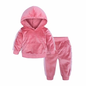 Chándal de terciopelo personalizado impreso para bebé, nuevo estilo de moda, conjunto de ropa para niños, conjunto de invierno para niños - Product Image 1