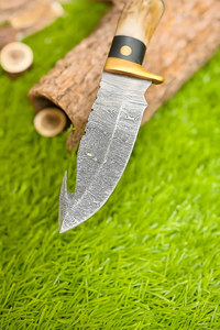 Couteau de camping artisanal en acier Damas, pointe tombante, lame droite, manche en bois et corne, étui en cuir, ODM OEM, idéal pour le bricolage et les cadeaux d'anniversaire - Product Image 3