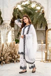 Ensemble Salwar Traditionnel Blanc Brodé en Coton pour Femme avec Dupatta, Coupe Ample, Longueur Cheville, Style Indien et Pakistanais, Tenue Décontractée - Product Image 2