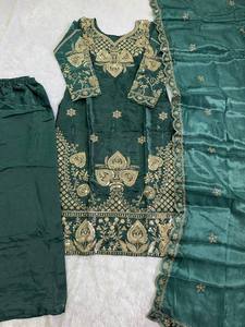 Tenue ethnique tendance en soie – Kurti brodé avec palazzo et dupatta à bordure en dentelle - Product Image 4