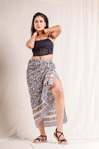 Serviette de plage longue en coton doux, modèle sarong, motif floral et animalier, design féminin confortable, impression de logo personnalisée, best-seller - Product Image 6