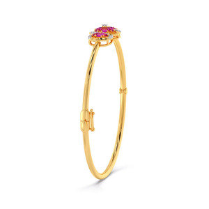 Bracelet en diamant Trio Floral Rose avec cadre fin en or jaune et design élégant de fleur circulaire au centre - Product Image 4