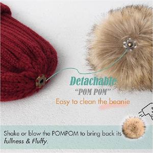 Bonnet d'hiver personnalisé avec logo, doublure en satin, bonnet côtelé en tricot avec pompon en fausse fourrure de renard, imprimé bandana, doublure en soie, bonnet de ski chaud - Product Image 3