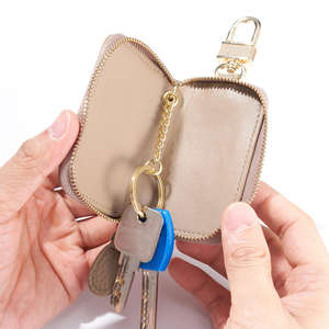 Porte-clés double couche NEXXGEN Modèle 028 en cuir véritable avec fermeture éclair, grande capacité, personnalisable avec logo – Vente en gros - Product Image 3