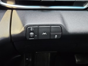 Voiture berline d'occasion 2021 Avante blanche, conduite à gauche, caméra de recul, sièges chauffants, navigation, 5 places, véhicule coréen, essence automatique - Product Image 5