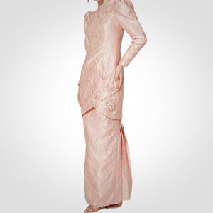 ชุดสตรีชาวมุสลิมมาเลเซีย แบรนด์ Baju Kurung SIPO รุ่นใหม่ สำหรับเทศกาลอีด ปี 2024  ชุดกุรุงทันสมัยประดับด้วยดอกกุหลาบและของตกแต่ง - Product Image 4