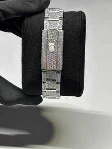 Reloj de cuarzo con esfera romana, moissanita completa, oro blanco y diamantes de talla redonda, regalo de aniversario para hombre, disponible. - Product Image 2
