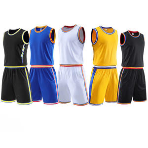 Maillot de basketball vert tendance pour jeunes, personnalisable avec nom, numéro et logo, uniforme de ligue de basketball avec étiquette - Product Image 1