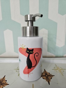 Distributeur de savon imprimé chats mignons, pompe à savon rechargeable pour lavage des mains, idéal pour la salle de bain de la crèche, la coiffeuse et la décoration des chambres d'enfants, provenance Inde - Product Image 2