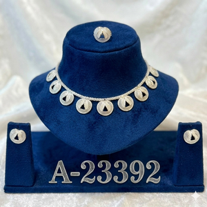 ชุดเครื่องประดับดีไซน์ดอกไม้ประดับเพชรซิร์คอนชุบทองสำหรับผู้หญิงจาก MOLL JEWELLERS สร้อยคอ ต่างหู ดีไซน์ทันสมัย สไตล์ชาติพันธุ์ คอลเลคชั่นเจ้าสาว - Product Image 5