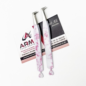 Pinzas para Extensión de Pestañas con Diseño de Corazón CNC en Rosa Mármol, Agarre Fuerte, Punta Suave, Herramientas para Extensión de Pestañas con Logotipo Personalizado - Product Image 6