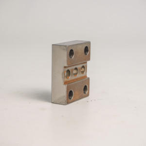 Support triangulaire en acier inoxydable AMT VINA fabriqué au Vietnam, service de fraisage CNC de précision - Product Image 2