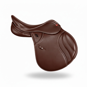 Selle de dressage en cuir véritable de qualité supérieure, personnalisable, avec blocs de genouillères, coussinets de siège rembourrés, cuir naturel souple, quincaillerie nickelée - Product Image 1