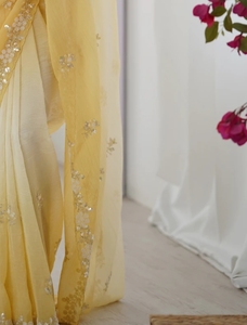Sari de Rayón con Adornos KV, Estilo Bollywood (Amarillo) - Ropa de Fiesta de Secado Rápido y Sin Arrugas - Product Image 4