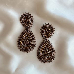 Pendientes Artesanales con Motivo de Mariposa, Bordados con Cuentas, Base de Algodón Ligero, Estilo de Joyería Tradicional - Product Image 1
