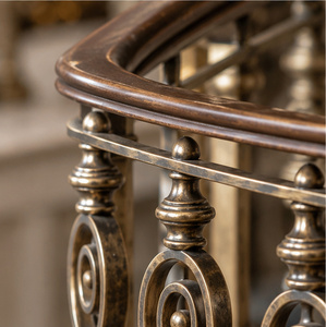 Rampe en bronze courbée avec balustres ovales pour escaliers et balcons élégants, garde-corps et balustrade en métal - Product Image 3
