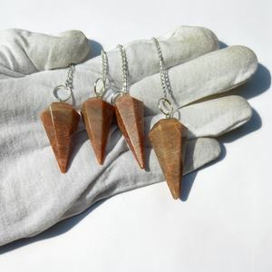 ลูกตุ้มคริสตัลมูนสโตนพีชธรรมชาติระดับพรีเมียม |   หินบำบัดฮวงจุ้ยขัดเงาสำหรับการทำสมาธิเรกิและการทำนายดวงชะตา - Product Image 2