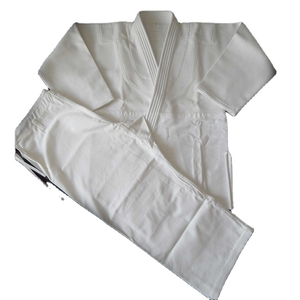 Ropa Transpirable con Diseño de Alta Movilidad - Product Image 1