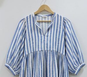 เดรสผู้หญิงผ้าฝ้าย 100% ลายมัดย้อมลายดอกไม้แบบวาดมือ คอวี แขนพอง ทรงเอไลน์ ความยาวปานกลาง |   ชุดทำงานที่เป็นทางการ ระบายอากาศได้ดี เป็นธรรมชาติ - Product Image 5