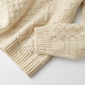 Pulls en tricot doux et chauds de style urbain, de qualité supérieure, fabriqués sur mesure, pour hommes et femmes, par un fabricant spécialisé dans les vêtements d'hiver. - Product Image 6