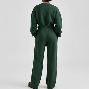 Ensemble de survêtements pour femmes de qualité supérieure, personnalisable, prix abordable, respirant, avec haut court - Product Image 3
