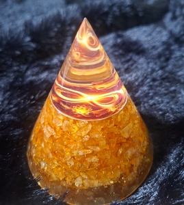 Pyramide d'orgonite en citrine naturelle, générateur d'énergie en cristal, pyramide de guérison Reiki faite à la main, attraction de richesse, décoration Feng Shui - Product Image 4