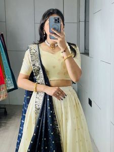 Ensemble élégant de lehenga Paithani en tissage Zari pour femmes, pour mariage et occasions spéciales - Product Image 3