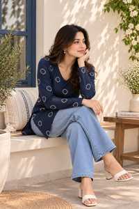 Tunique bleu marine à col en V et manches longues, imprimé blocs, motif à pois blancs, coupe ample, tenue décontractée pour femme - Product Image 5