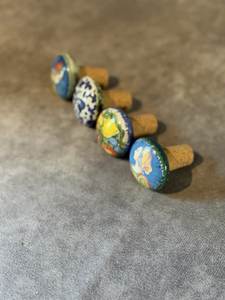 Bouchon de bouteille de vin en céramique artisanale avec bouchon en liège, accessoire de scellage décoratif réutilisable pour la maison, le bar, le restaurant et les caves à vin - Product Image 2