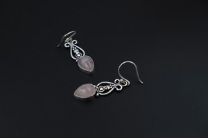 Boucles d'oreilles en quartz rose naturel plaqué rhodium, bijoux en argent sterling faits à la main pour les cadeaux d'anniversaire et de célébration - Product Image 4