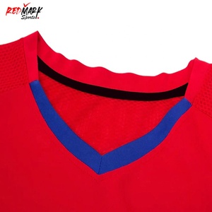 Uniforme de Fútbol Unisex Personalizado de la Mejor Calidad, Top Duradero de Spandex/Algodón con Cuello en V, Diseño de Impresión Digital, Estilo Único y Razonable - Product Image 4