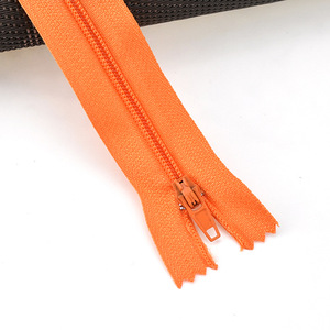 سحّابات منزلقة ذاتية القفل من النايلون صديقة للبيئة، موديل <span class=keywords><strong>OEM</strong></span> للبيع بالجملة، مدة تسليم عينة 7 أيام للملابس والمنسوجات المنزلية - Product Image 5