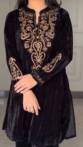 Traje de terciopelo TOP PLAZZO con bordado - Product Image 4