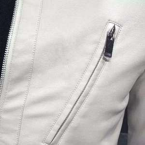 แจ็คเก็ตหนังแท้ 100% สีขาว แฟชั่นใหม่สำหรับผู้ชาย ยี่ห้อ OEM  พร้อมโลโก้ปั๊มนูน  และแจ็คเก็ตสไตล์ใหม่สำหรับผู้หญิง - Product Image 5