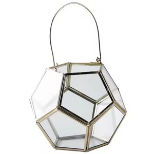 Terrario de Vidrio Inspirado en una Gran Casa con Base Metálica Resistente, Pieza Decorativa Moderna para el Hogar, Ideal para Exhibición de Plantas de Interior y Regalos - Product Image 3