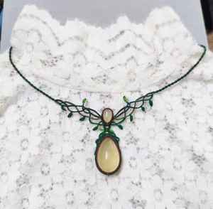 Collier Papillon Macramé Vert Minimaliste Fait Main en Acier Inoxydable Plaqué Or 14K, Pendentif Noué de Luxe Tendance - Product Image 5