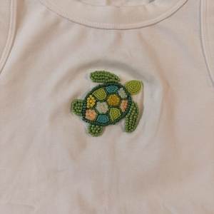 Top moderno sin mangas con bordado de cuentas para niñas, top de verano con cuentas decorativas y bordado a mano. - Product Image 3