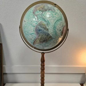 Elegante Globo Terráqueo de Escritorio con Giro Suave, Cartografía Clara y Base Metálica Resistente para Decoración de Oficina u Hogar - Product Image 1