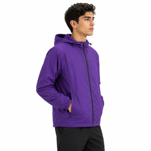 Chaqueta cortavientos versátil que combina comodidad ligera, tela resistente y estilo contemporáneo para aventuras al aire libre y viajes. - Product Image 4