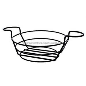 Panier en fil métallique ovale avec un porte-gobelet à Sauce à des fins alimentaires. Il peut être utilisé pour tenir des serviettes savonneuses ou des serviettes décoratives - Product Image 3