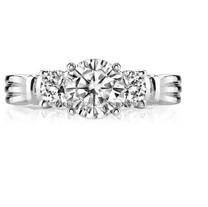 Anillo de compromiso de 3 piedras chapado en oro para mujer, nueva colección, Moissanite brillante redondo, proveedor indio para regalos de boda - Product Image 4