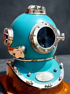 Casco de Buceo Azul Cielo con Base de Madera, Casco de Buceo Profundo, Decoración Náutica Vintage, Decoración Marítima - Product Image 3